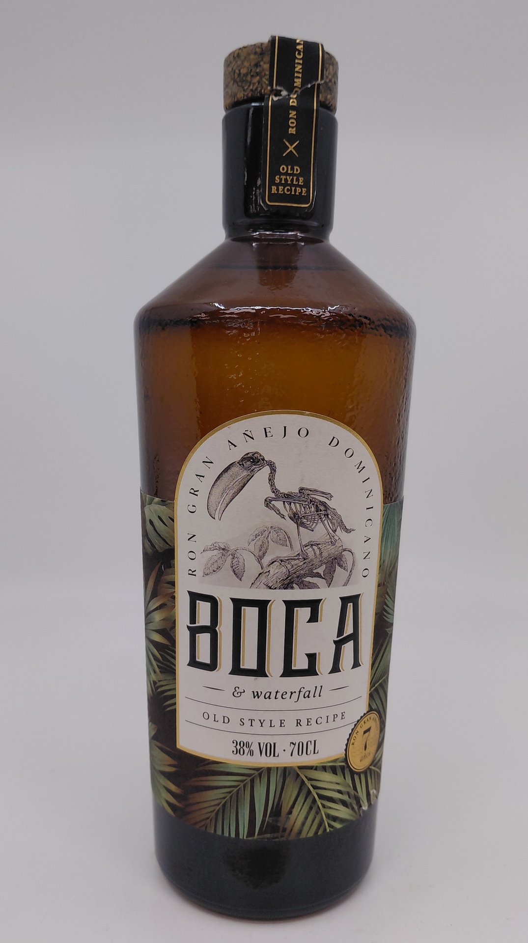 Botella Ron BOCA &amp; WATERFALL Gran Añejo 70 cl "New Edition" (Premio de Diseño Pentawards 2024)